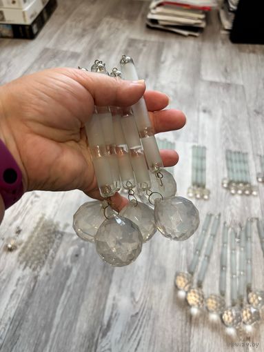 Трубочки для люстры, подвески ''под хрусталь'' с крупным шариком (по 2 р./шт.), всего есть 17 шт.