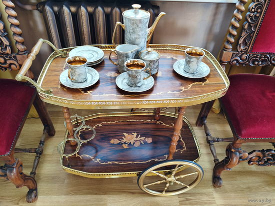 Изумительный Сервировочный столик / Бар на колесах, Маркетри Италия 70-е гг ХХ века.