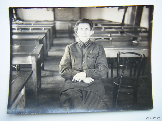Фото 1930е годы. Красноармеец Внутренней Охраны НКВД  Петлицы . Знак.