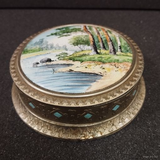 Шкатулка Пудреница эмалевая, Ленинград