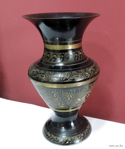 Ваза 70-е годы. Высота 19.5 см. Латунь.