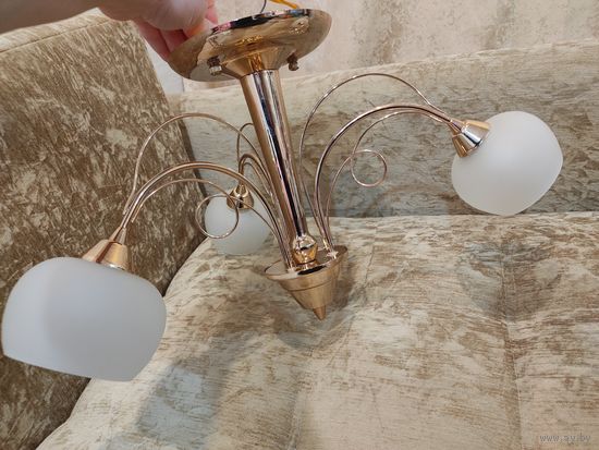 Люстра 3-рожковая с плафонами