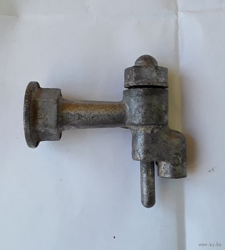 Кран умывальника ретро