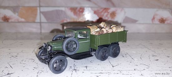 Модель грузовика Газ ааа (1/43) наш автопром