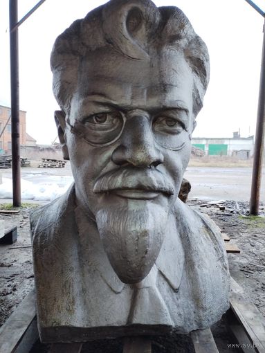 Бюст   М. И. КАЛИНИН 160см