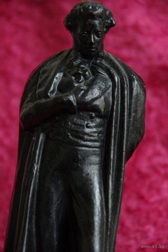 Статуэтка  " Пушкин "  ( Касли)   1986 г .  19,5 см