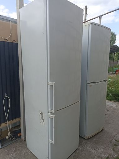 Большой холодильник бош kgs39xw20r двухкамерный.