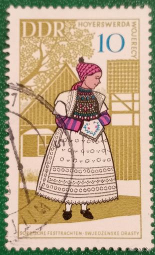 ГДР 1968. Женский праздничный костюм из региона Хойрсверда