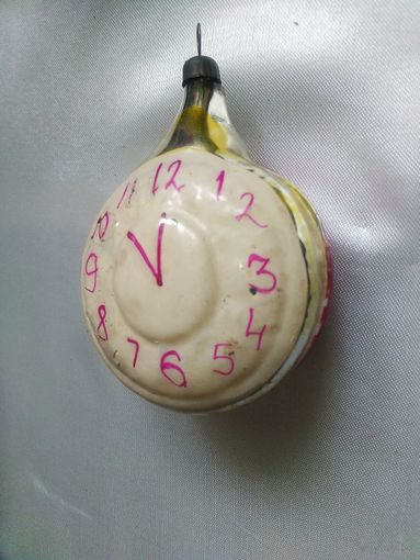 Ёлочные часы старинные.Редкие.Без 10 мин.12.Каталог.