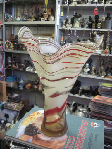 Ваза 32 см, цветное стекло.