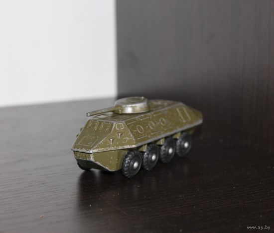 Детская игрушка, металлический танк.