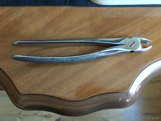 Старинные стоматологические щипцы