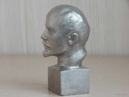 Бюст Ленина