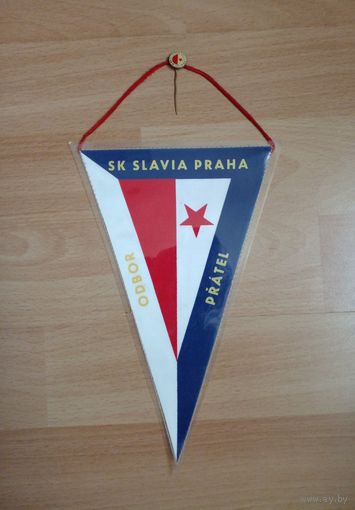 Чехословакия Вымпел СК Славия Прага с значком 90-е Размеры Вымпела 14/21см В пластике