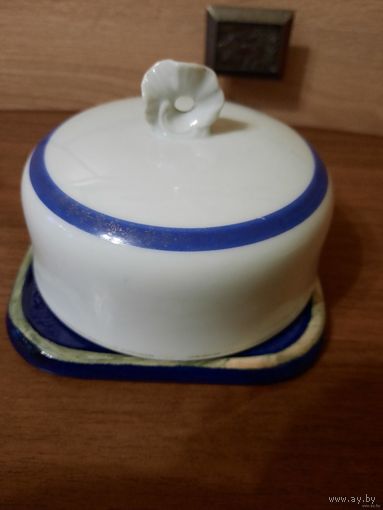 Крышка от старой маслёнки ( Предположительно это Барановский фарфоровый завод им. Ленина НКМП УСРР 1934-1937 год)