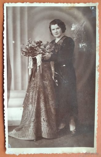 Фото женщины. 1950-е. Польша. 8.5х14 см.