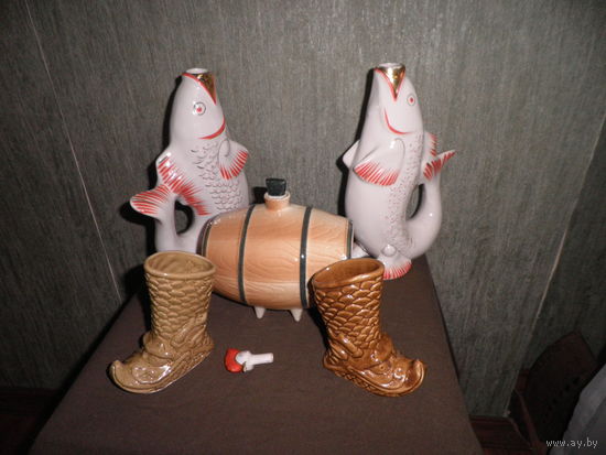 Сборный лот фарфоровых штофов,графинов,Рыбки,бочонок Смоленск,сапожки.СССР.ЗХК.70-е г.С рубля.