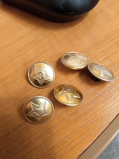5 пуговиц военных