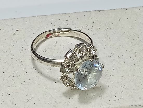 Кольцо с камушком .