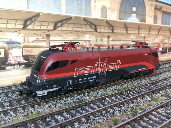 Электровоз OBB Railjet 1116 230 PIKO. Масштаб НО 1:87.