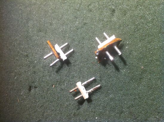 Вилка 2 вывода (цена за 1шт)