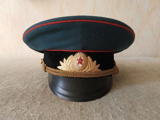 Фуражка офицерская парадная танковых войск и артиллерии ВС СССР. Размер - 55.