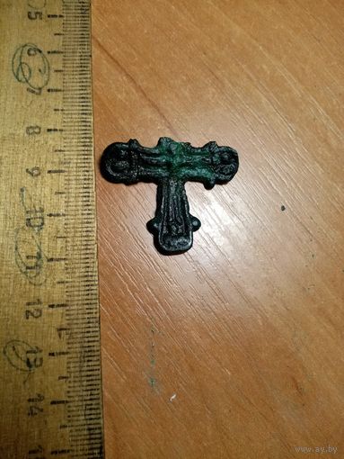 Нательный древний крестик