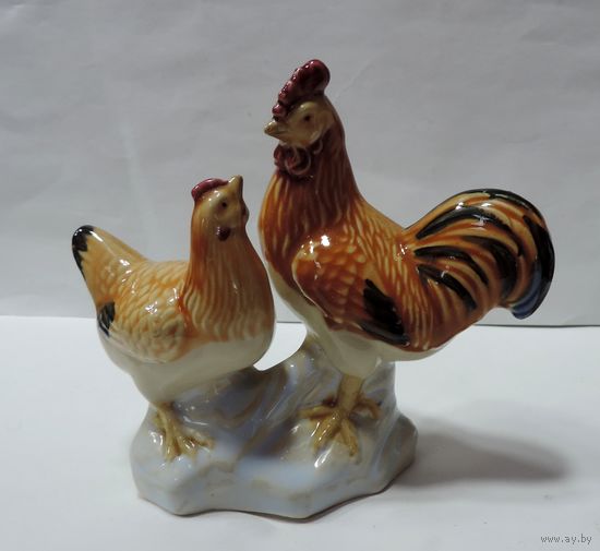 Статуэтка фарфоровая "Петух с курицей" 70-е годы Германия. Высота 11 см.