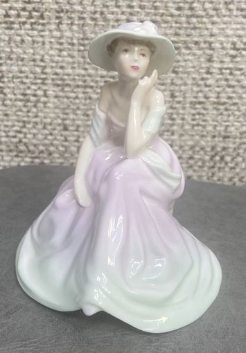 Декоративная статуэтка COALPORT Fascination. Англия. 1990 год. 11 х 9.5 см.