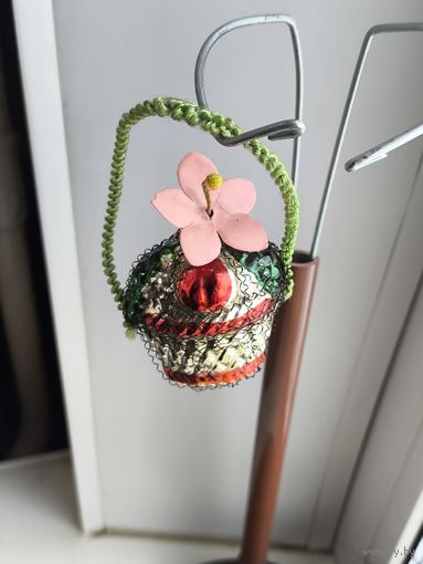 Ёлочка игрушка ГДР.Корзинка с цветком.