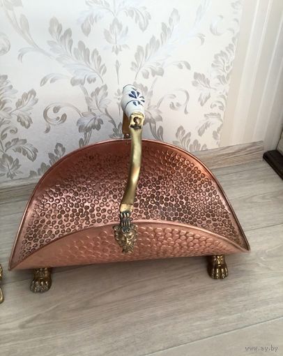 Медная дровница на львиных лапах 1940 гг