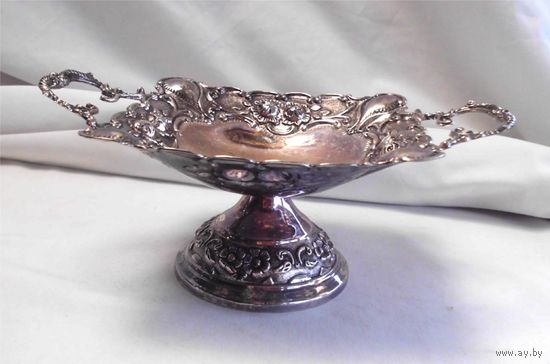 Конфетница Орешница на подставке 21 х 14 см Серебрение 01