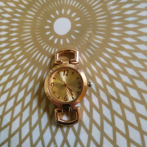 Часы наручные , тикают. Состояние на скане.