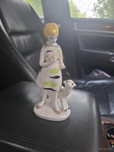Статуэтка девочка с козленком