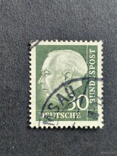 Германия 1957. Профессор Т. Хойсс - Новые размеры и цвета