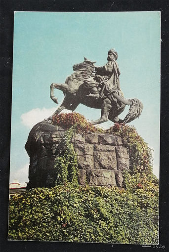 Киев. Памятник Богдану Хмельницкому. Виды. Чистая #0300-V1P150