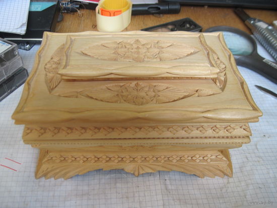 Шкатулка деревянная резная.