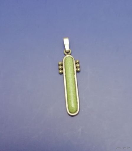 Стильный кулон с натуральным камнем в мельхиоре.