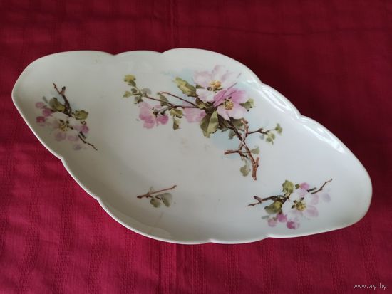 Селёдочница. Братья Корниловы. 1861-1884 гг. Санкт-Петербург. Российская империя. Номерная. Длина 27,5 см, ширина 15 см. Торги с 1 рубля. МЦ. Небольшая паутинка