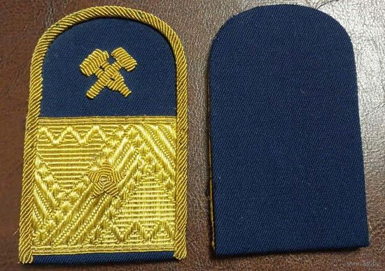 Погоны железнодорожные костюмные высшего начальствующего состава для повседневной носки. НАПЛЕЧНЫЕ ЗНАКИ (ПОЛУПОГОНЫ) ВЫСШЕГО НАЧАЛЬСТВУЮЩЕГО СОСТАВА