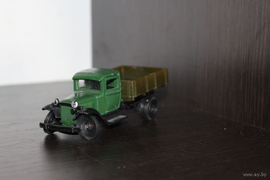 Модель автомобиля "Газ - АА 1:43", металл + пластик.