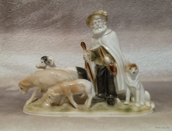 Статуэтка. Пастух с овцами. Германия. 14см. С 1 рубля.