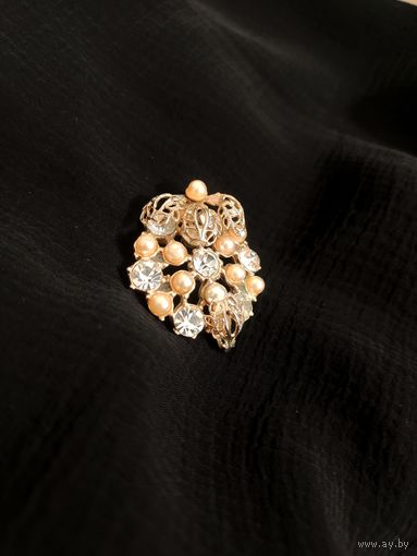 Брошь, виноградная гроздь