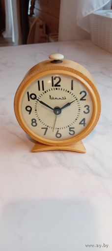 Часы будильник Витязь ссср