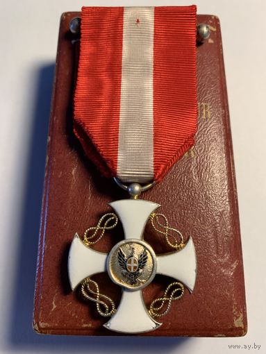 Рыцарский крест Ордена Короны Италии . Серебро.