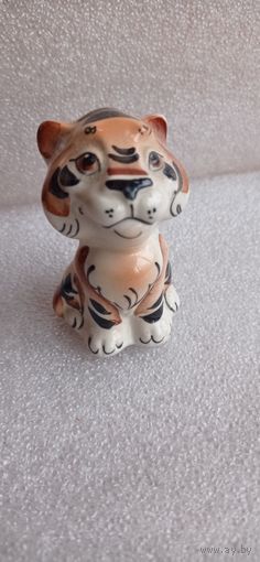 КОЛЛЕКЦИОННАЯ ФАРФОРОВАЯ СТАТУЭТКА ТИГРЁНОК ДОБРУШ ОРИГИНАЛ  .  Распродажа Коллекции !!! . Экспресс  Аукцион не с рубля без МПЦ и прочего 3 ДНЯ  .Много лотов в продаже .