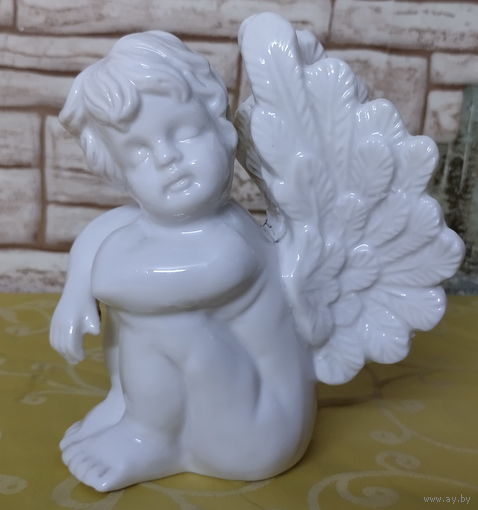 Фарфоровый ангелочек, высота 13.5 см