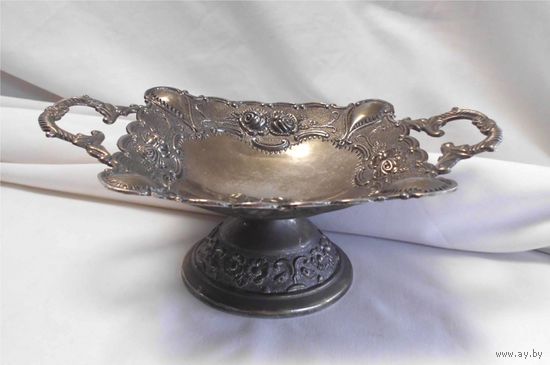 Конфетница Орешница на подставке 21 х 14 см Серебрение 02