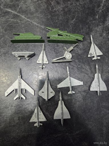 Лот металлических игрушек