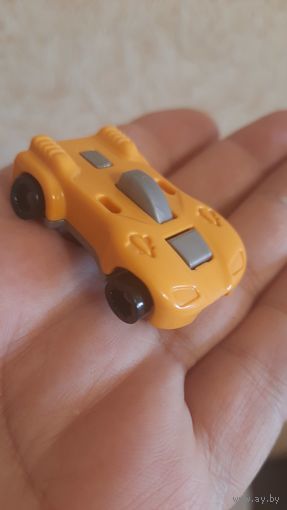 Машинка гоночная из киндера